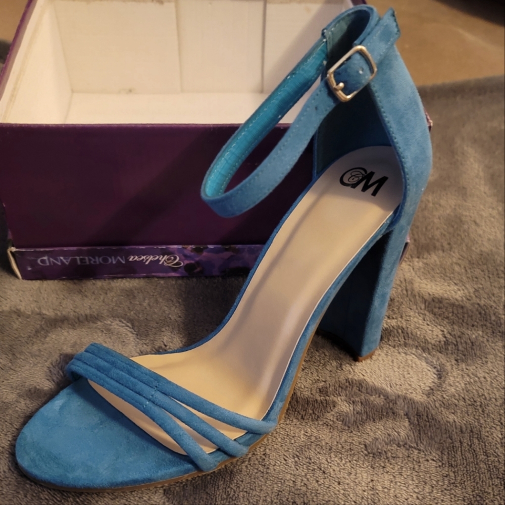 NIB. Chelsea Moreland aqua blue scrappy heels. Size 7.5.